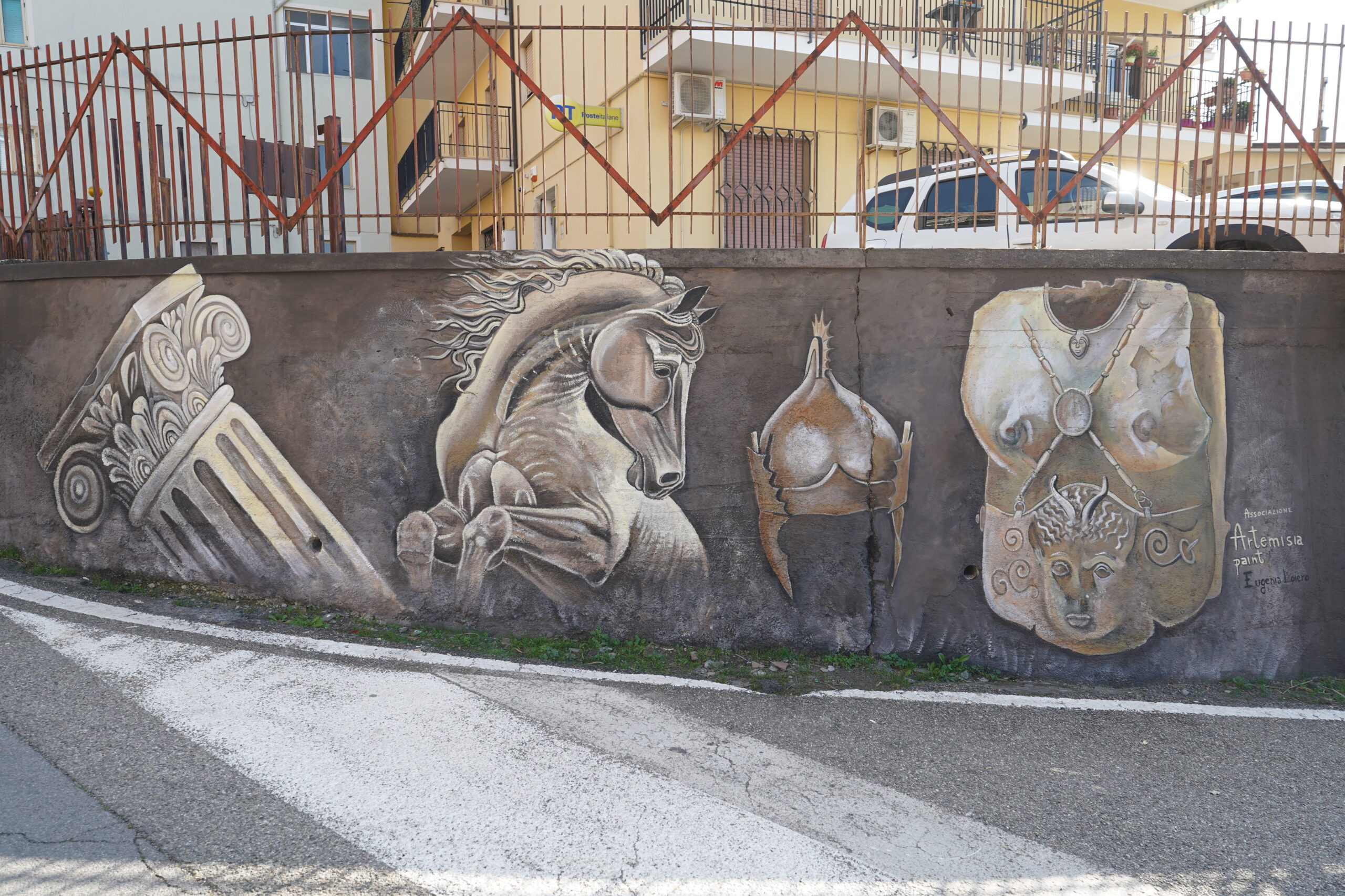 Marcellina diventa un museo a cielo aperto: i murales raccontano l’antica Laos.